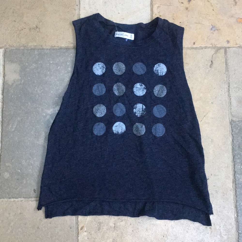 Cute sleeveless shirt. XS.